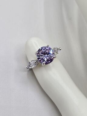 Swarovski Crystal Elements Silver Ring Light Purple Amethyst Size 7.75 Round